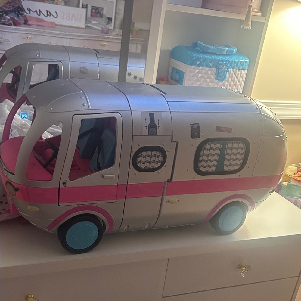 L.O.L. Surprise! Silver and Pink Camper Van